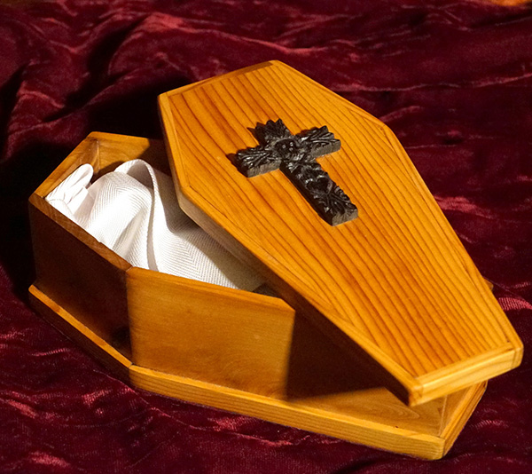 Mandrake in Yew coffin 3